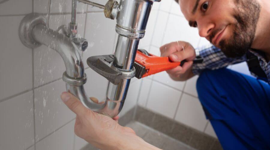 Toilet maintenance in Diamondville, WY